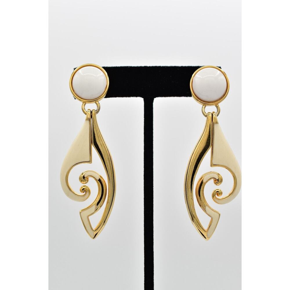 Daria Vintage Earrings White Cabochon Enamel Cream Gold Tone Signed 1980s BinBF
